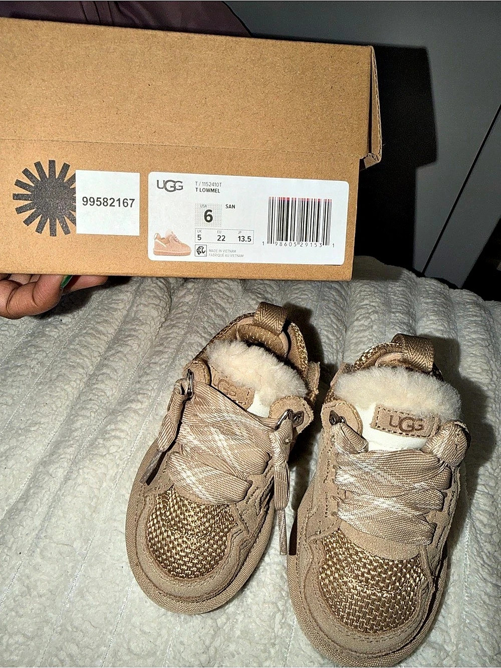 UGG Goldenstar Hi Tan Sneakers US 6 brand New